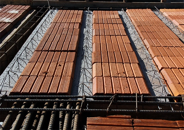 Descubra tudo sobre lajes treliçadas: vantagens, aplicações e por que são a solução econômica e eficiente para sua obra.